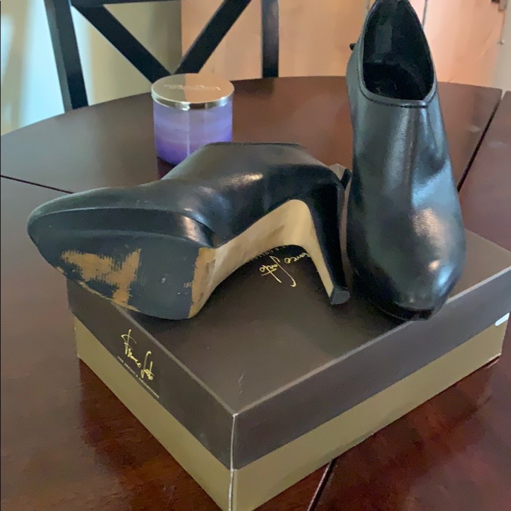 Franco Sarto  A-Orchid Black  Lea Bootie. Size 11